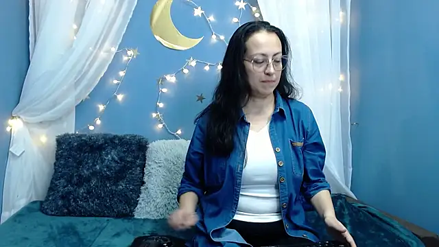 Snapshot of Lauryn_Jones chatting on December 18, 2025, 4:55 pm Lauryn Jones online show from December 18, 2025, 4:55 pm