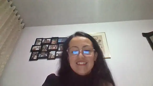 Lauryn Jones online show from March 19, 2026, 4:45 am