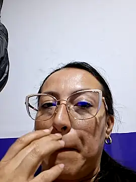 Snapshot of Lauryn_Jones chatting on July 5, 2026, 2:16 am Lauryn Jones online show from July 5, 2026, 2:16 am