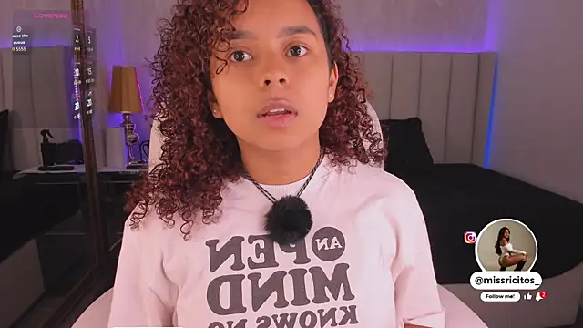 LaraCurls online show from November 13, 2025, 11:36 am