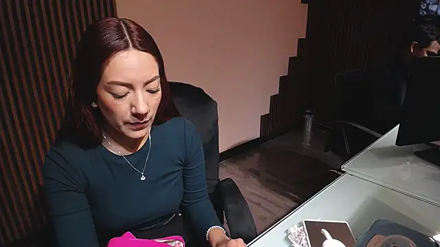 Snapshot of desk_desire chatting on February 20, 2026, 12:29 pm desk desire online show from February 20, 2026, 12:29 pm