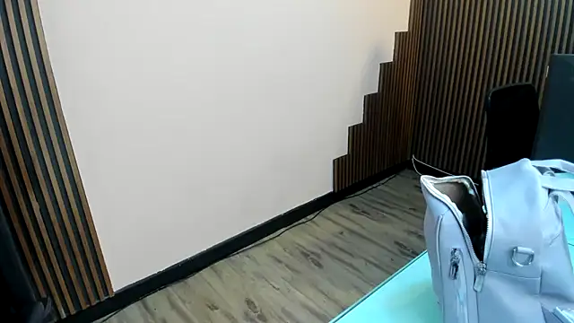 Snapshot of desk_desire chatting on December 16, 2025, 11:14 am desk desire online show from December 16, 2025, 11:14 am