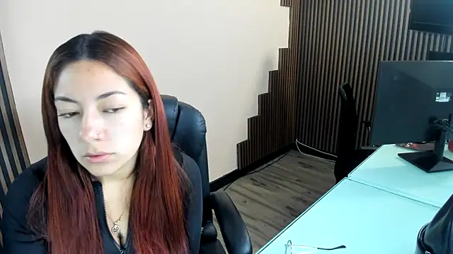 Snapshot of desk_desire chatting on December 17, 2025, 11:15 am desk desire online show from December 17, 2025, 11:15 am