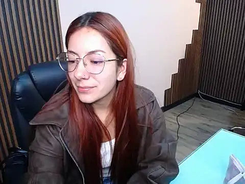 Snapshot of desk_desire chatting on December 1, 2025, 11:33 am desk desire online show from December 1, 2025, 11:33 am