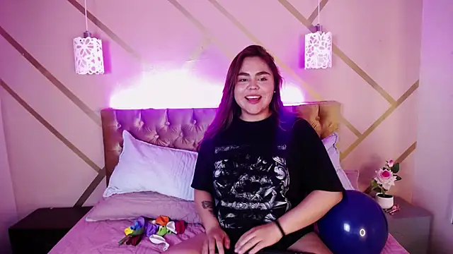 Phamela Holter online show from November 12, 2025, 10:13 pm