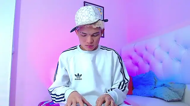 bad boy hottx online show from November 17, 2025, 8:29 am