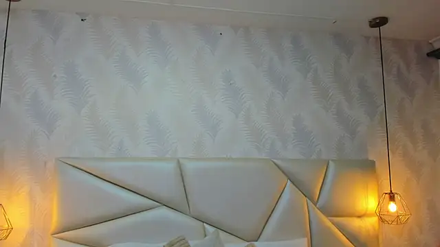 laurettedela rouse online show from November 22, 2025, 11:20 am