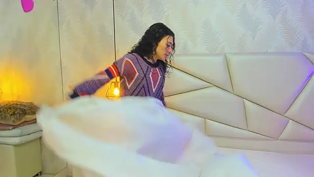 laurettedela rouse online show from December 2, 2025, 11:01 am