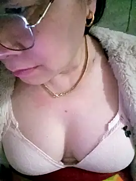 Snapshot of small-house123 chatting on February 15, 2026, 9:19 am small-house123 online show from February 15, 2026, 9:19 am