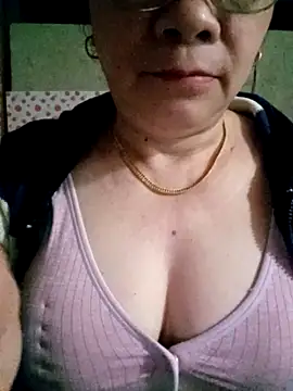 Snapshot of small-house123 chatting on February 17, 2026, 5:21 pm small-house123 online show from February 17, 2026, 5:21 pm