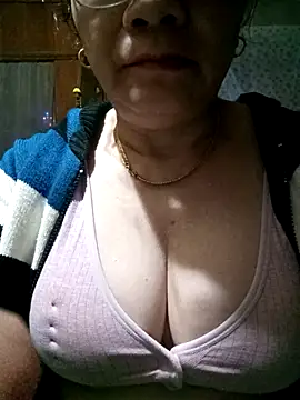 Snapshot of small-house123 chatting on February 18, 2026, 10:17 pm small-house123 online show from February 18, 2026, 10:17 pm