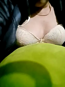 Snapshot of small-house123 chatting on November 14, 2025, 9:18 pm small-house123 online show from November 14, 2025, 9:18 pm