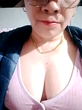 Snapshot of small-house123 chatting on January 18, 2026, 11:57 am small-house123 online show from January 18, 2026, 11:57 am