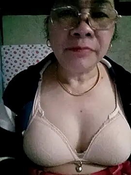 Snapshot of small-house123 chatting on February 24, 2026, 11:33 am small-house123 online show from February 24, 2026, 11:33 am