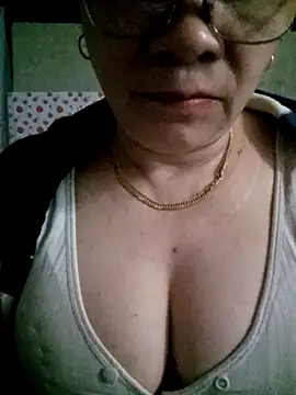 Snapshot of small-house123 chatting on February 20, 2026, 6:32 pm small-house123 online show from February 20, 2026, 6:32 pm