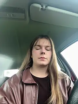 LisaFreierxx online show from May 6, 2026, 1:15 pm