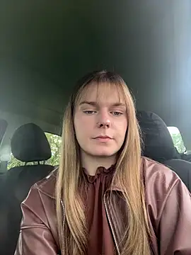 LisaFreierxx online show from May 5, 2026, 2:20 pm