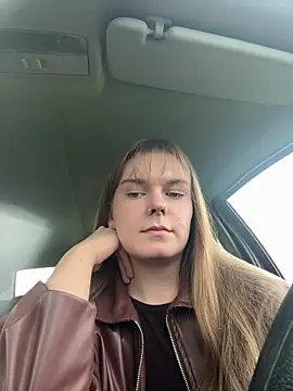 LisaFreierxx online show from May 7, 2026, 2:31 pm