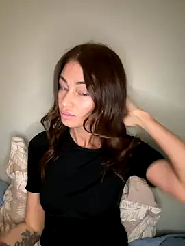 Snapshot of Sindy_Energy chatting on November 18, 2025, 2:42 pm Sindy Energy online show from November 18, 2025, 2:42 pm