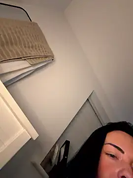 Snapshot of Bethrae25 chatting on January 9, 2026, 11:00 pm Bethrae25 online show from January 9, 2026, 11:00 pm