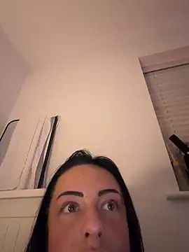 Snapshot of Bethrae25 chatting on February 25, 2026, 11:48 pm Bethrae25 online show from February 25, 2026, 11:48 pm