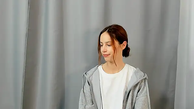 Snapshot of KylieVrable chatting on November 3, 2025, 6:18 am KylieVrable online show from November 3, 2025, 6:18 am