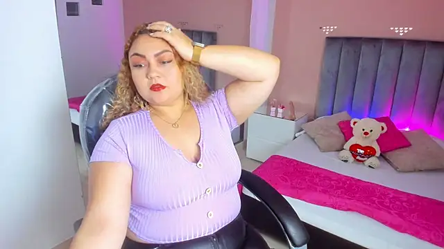 Sweet Rosee  online show from December 16, 2025, 1:04 pm