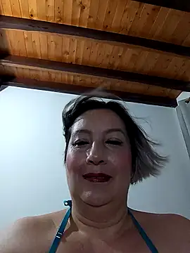 Snapshot of Roxanne76 chatting on November 3, 2025, 10:35 pm Roxanne76 online show from November 3, 2025, 10:35 pm