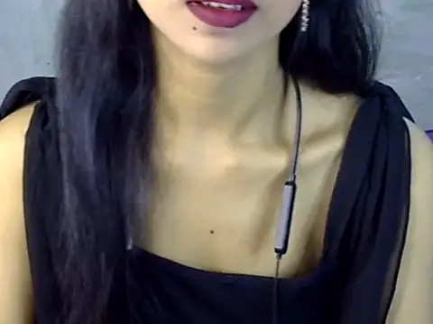 Snapshot of Meghla_nodi chatting on November 18, 2025, 11:02 am Meghla nodi online show from November 18, 2025, 11:02 am