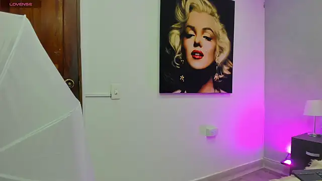 Snapshot of kendra_london chatting on November 26, 2025, 11:10 am kendra london online show from November 26, 2025, 11:10 am