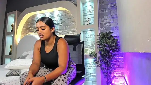 Snapshot of Karla_61 chatting on November 12, 2025, 6:12 pm Karla 61 online show from November 12, 2025, 6:12 pm