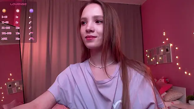 Snapshot of Adria_Arjona chatting on June 17, 2026, 7:41 am Adria Arjona online show from June 17, 2026, 7:41 am