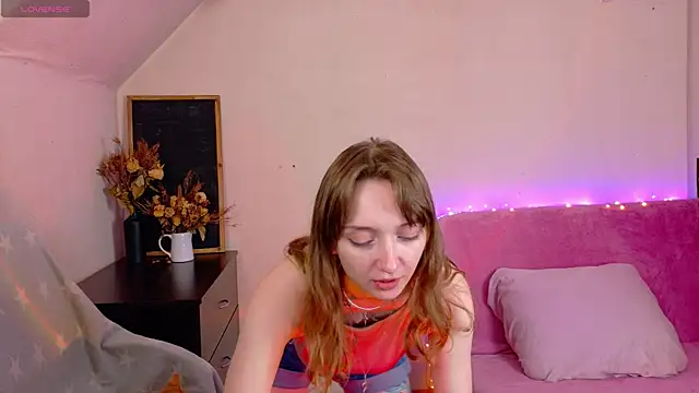 TinyMuse  online show from November 8, 2025, 6:06 am