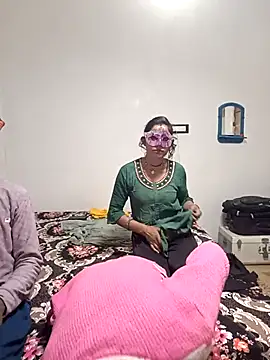 Snapshot of Real-Family chatting on November 24, 2025, 5:46 pm Real-Family online show from November 24, 2025, 5:46 pm