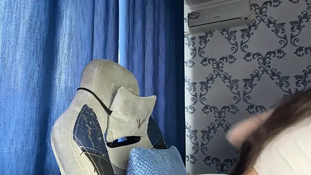 Snapshot of TwotyBright chatting on March 2, 2026, 7:15 am TwotyBright online show from March 2, 2026, 7:15 am