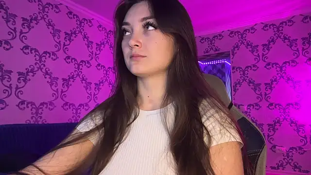 Snapshot of TwotyBright chatting on February 27, 2026, 6:13 am TwotyBright online show from February 27, 2026, 6:13 am