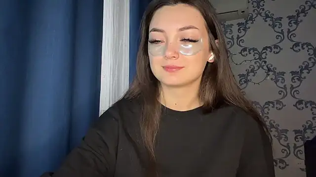 Snapshot of TwotyBright chatting on February 1, 2026, 6:11 am TwotyBright online show from February 1, 2026, 6:11 am