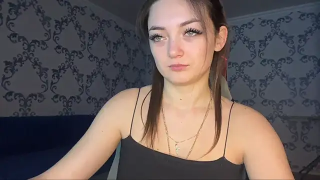 Snapshot of TwotyBright chatting on February 3, 2026, 6:22 am TwotyBright online show from February 3, 2026, 6:22 am