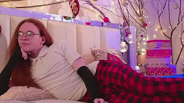 Snapshot of Mark_Glover chatting on December 17, 2025, 3:28 pm Mark Glover online show from December 17, 2025, 3:28 pm