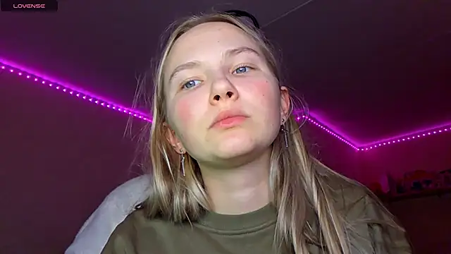 KarinRobertson online show from February 13, 2026, 4:07 pm