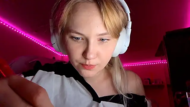 KarinRobertson online show from November 28, 2025, 6:30 pm