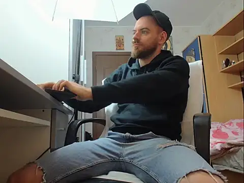 Ryanstone  online show from November 17, 2025, 4:49 am