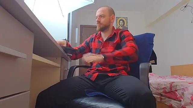 Snapshot of Ryanstone_ chatting on May 2, 2026, 3:45 am Ryanstone online show from May 2, 2026, 3:45 am