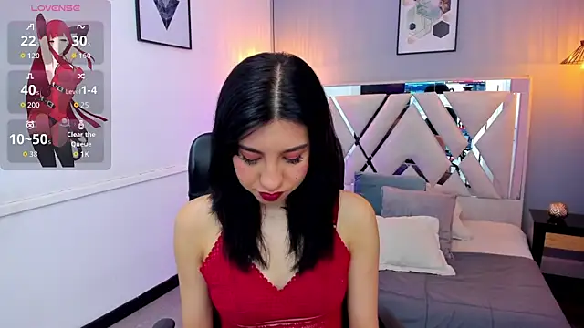 zoe-moreau online show from April 15, 2026, 7:58 pm