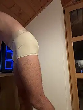 Snapshot of Esclav0 chatting on November 18, 2025, 9:18 pm Esclav0 online show from November 18, 2025, 9:18 pm