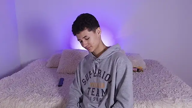 Snapshot of Eiden_Blake chatting on November 22, 2025, 10:25 am Eiden Blake online show from November 22, 2025, 10:25 am