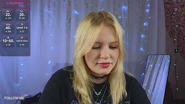 Snapshot of Mila_wxw chatting on December 18, 2025, 1:48 pm Mila wxw online show from December 18, 2025, 1:48 pm