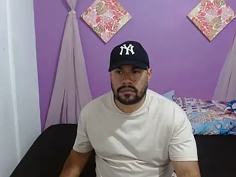 Snapshot of Ramses_36 chatting on December 18, 2025, 5:17 pm Ramses 36 online show from December 18, 2025, 5:17 pm