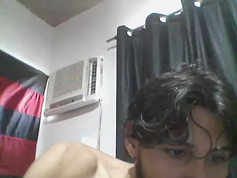 Snapshot of meninadeparis chatting on November 10, 2025, 2:44 pm meninadeparis online show from November 10, 2025, 2:44 pm