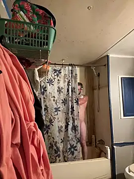 bkuterbach2015 online show from December 16, 2025, 9:35 am